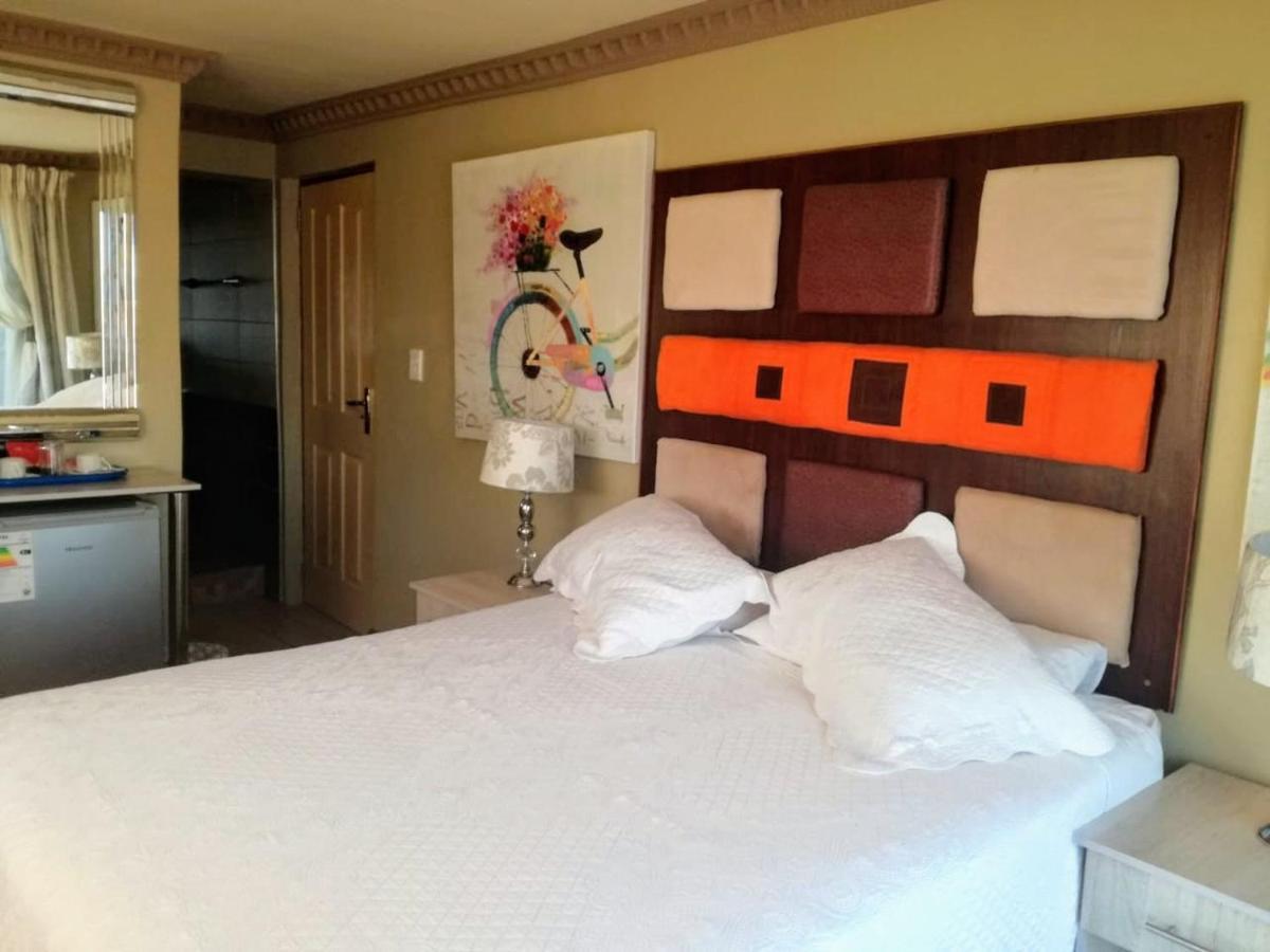 Max B&B East London Bagian luar foto